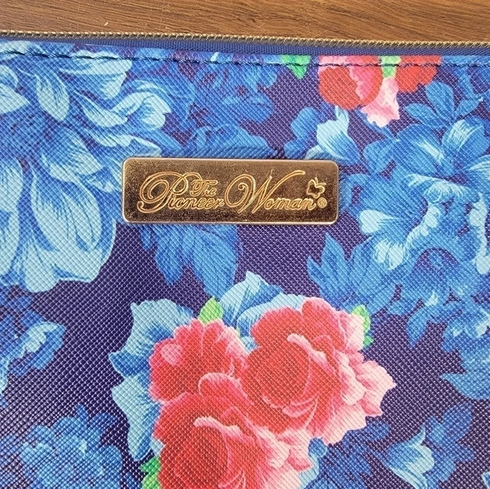 NEW Pioneer Woman Cosmetic Bag Breezy Blossom Print Wristlet